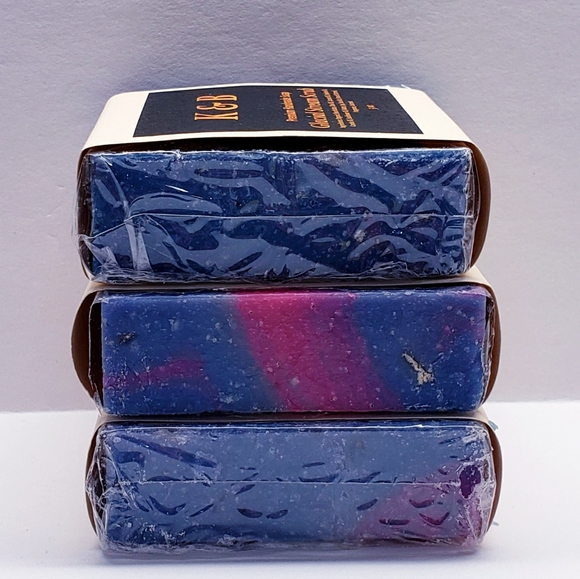 GLACIAL STREAM SCRUB Premium Handmade Natural Bar Soap, 5 oz (3 pack) - Picture 3 of 6